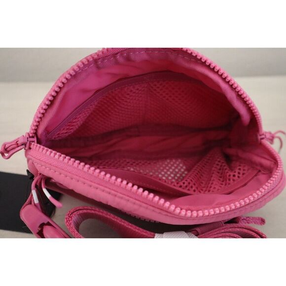 Fabletics BG2500506 Women's One Size Pink The Essential Puffer Belt Bag - Picture 4 of 4